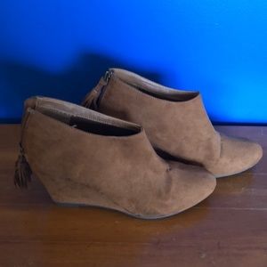 Chinese Laundry, size 9, orange/brown booties